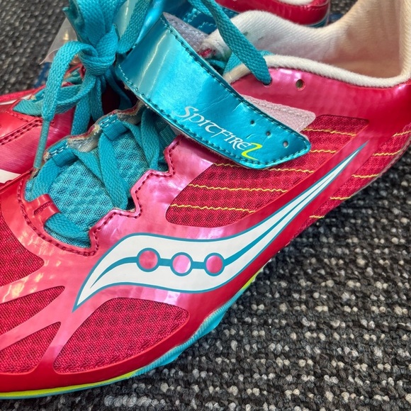 NWT Saucony Spitfire 2 Women’s 12 Pink and Teal Track Shoes with spikes - Picture 2 of 7
